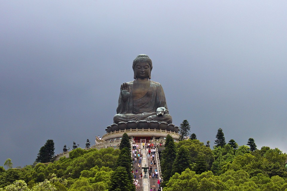 Tian Tan Buddha statue